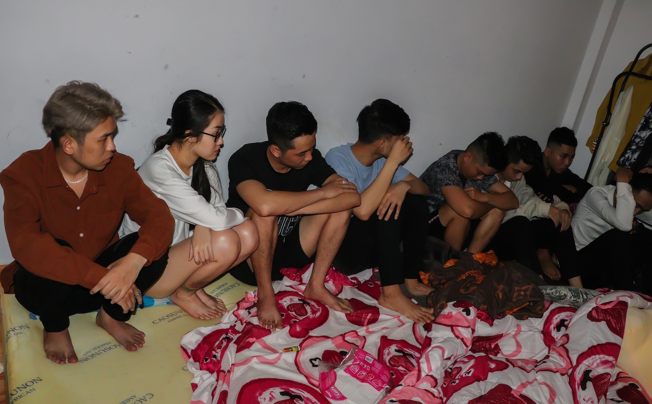 Thue nha roi tu tap ban be den ‘bay lac’ hinh anh