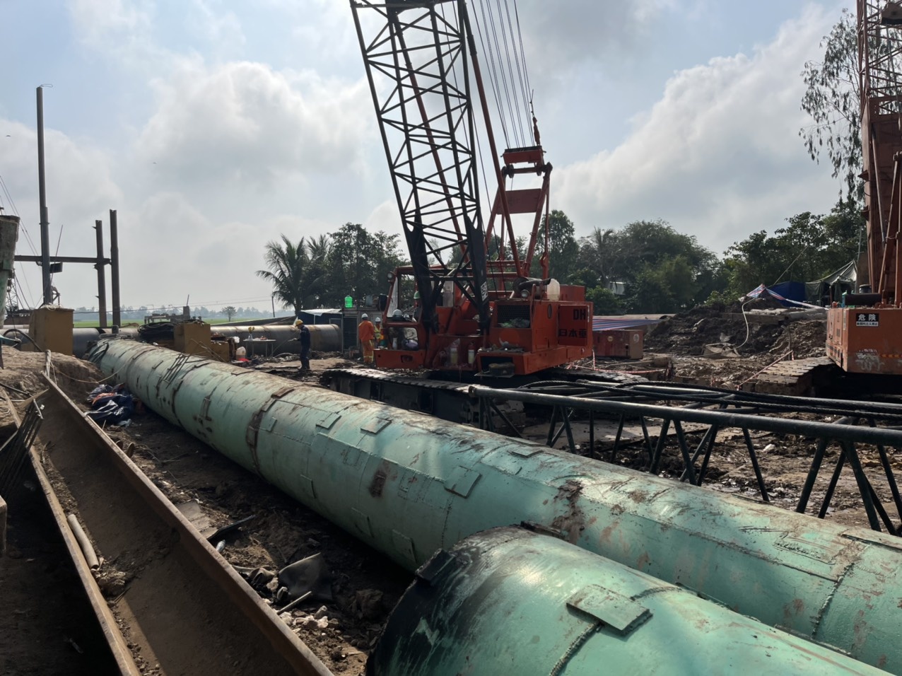 Khong khoi to vu chau be lot xuong ong coc be tong o Dong Thap hinh anh