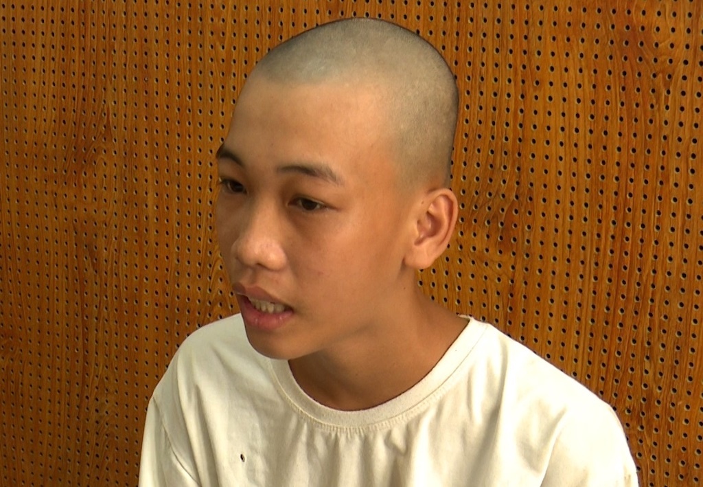 Lua nhan vien quan nhau de chiem doat xe may hinh anh