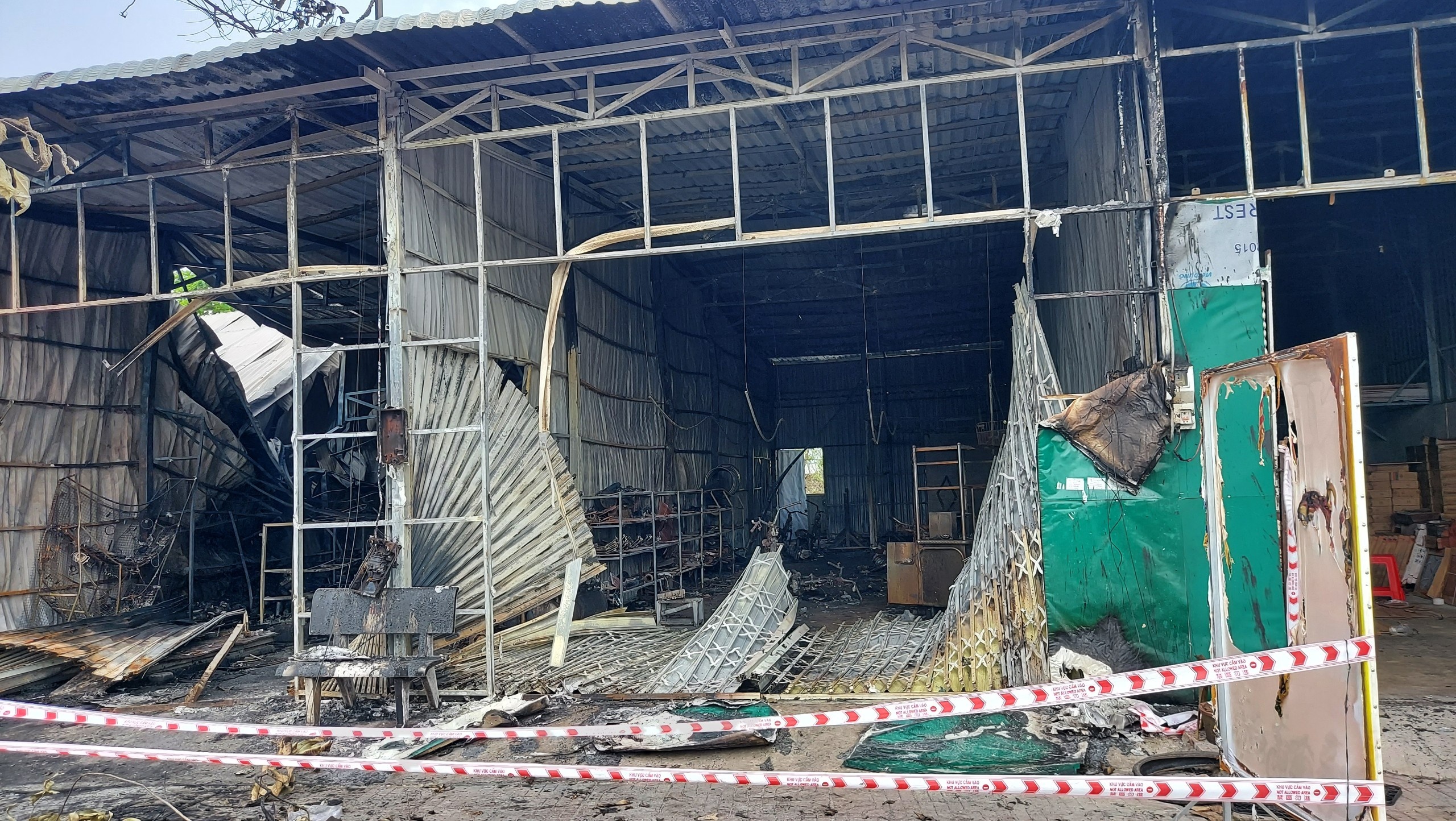 Hoa hoan gay chay nha anh 1