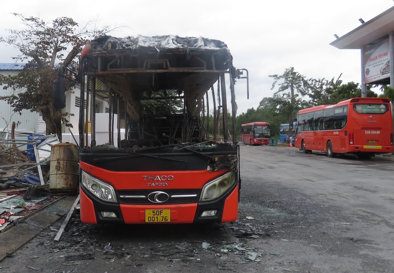 Bat tam giam nghi pham phong hoa dot xe Phuong Trang o ben hinh anh