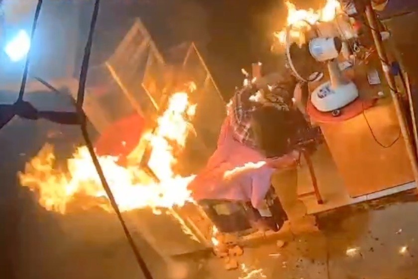 Khoi to vu phong hoa khien cu ba bi bong hinh anh