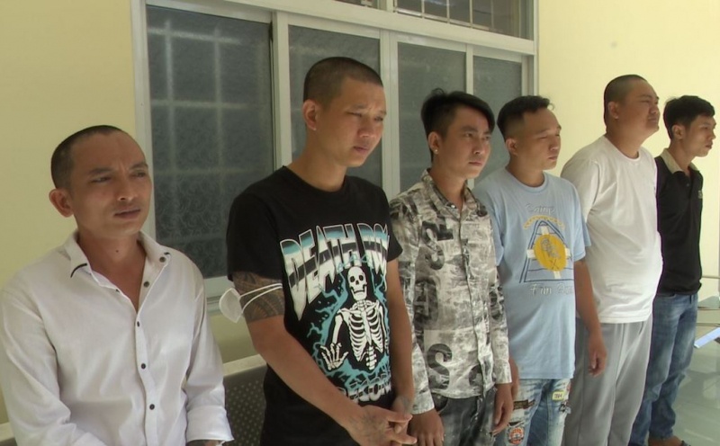 Mang súng đi bắn ảnh 1 Mang sung di ban anh 1