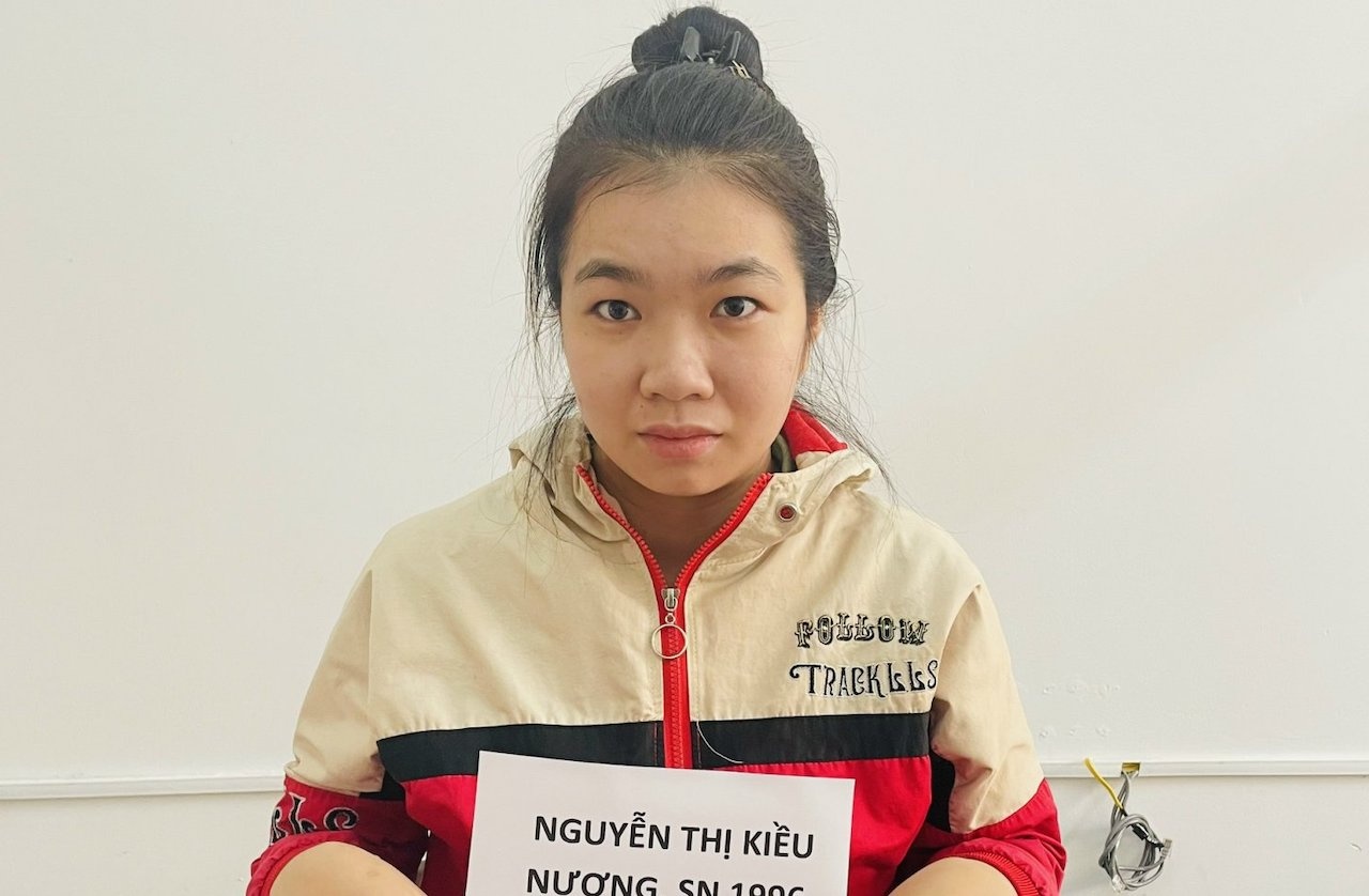 Sap bay chu no khi theo ban gai moi quen vao khach san mung sinh nhat hinh anh