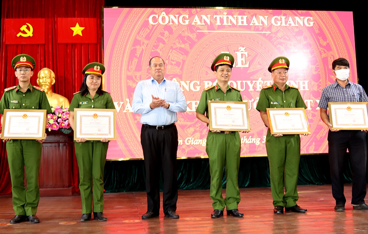 An Giang khen thuong vu bat 18,6 kg ma tuy hinh anh