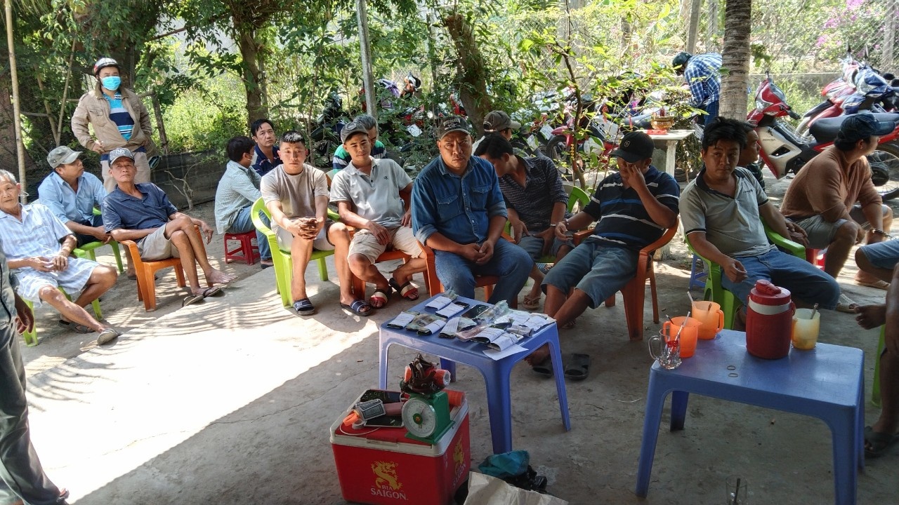 19 nguoi ca do qua mang trong quan giai khat hinh anh