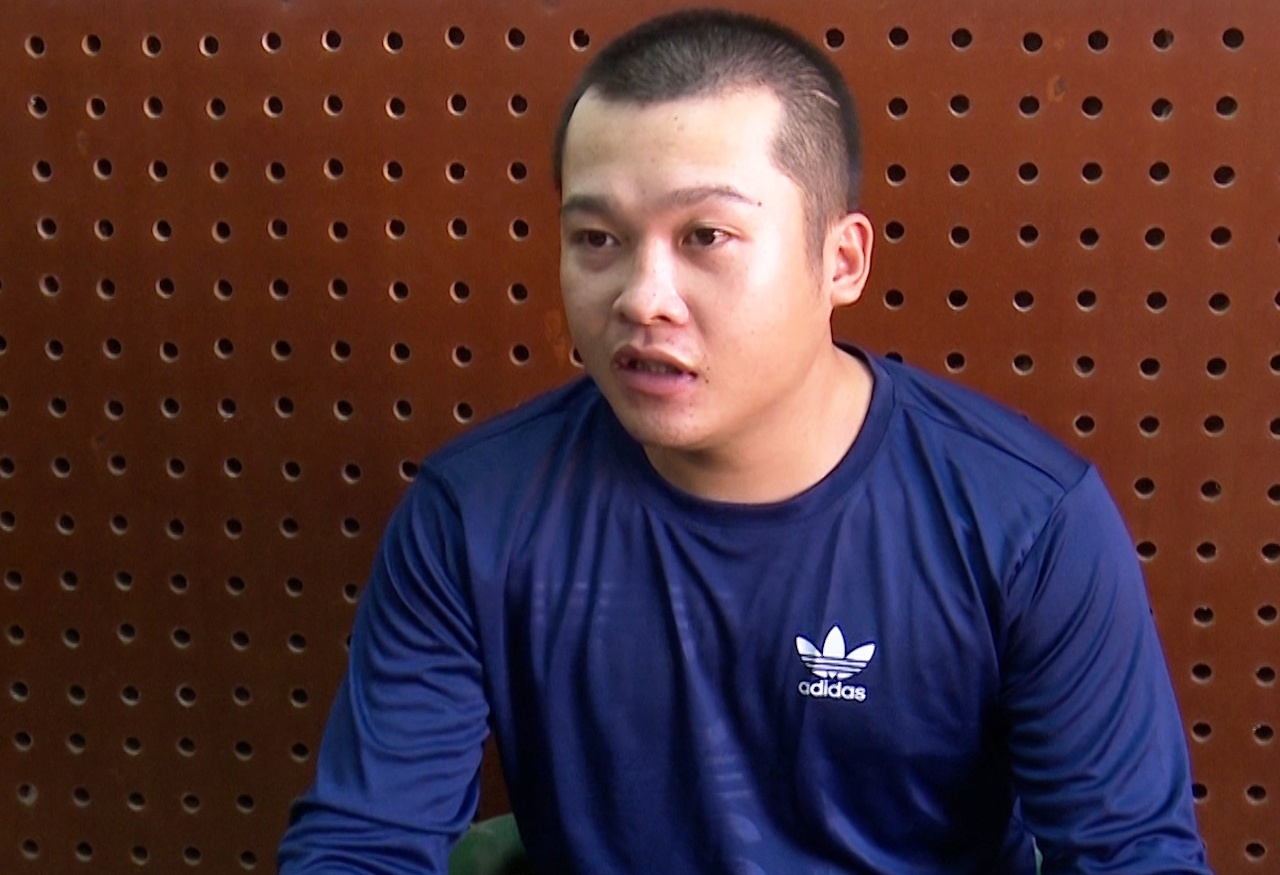 Mao danh ngan hang de lua chu tiem cam do hinh anh