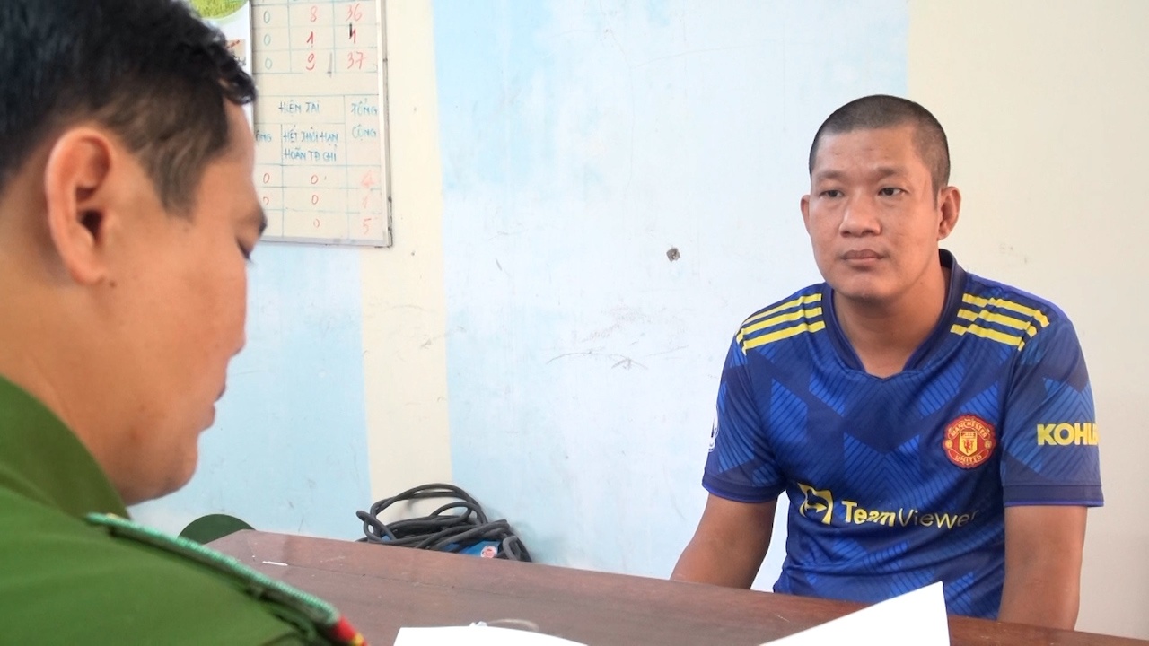 Lan theo dinh vi bat giu nguoi dan ong trom dien thoai hinh anh