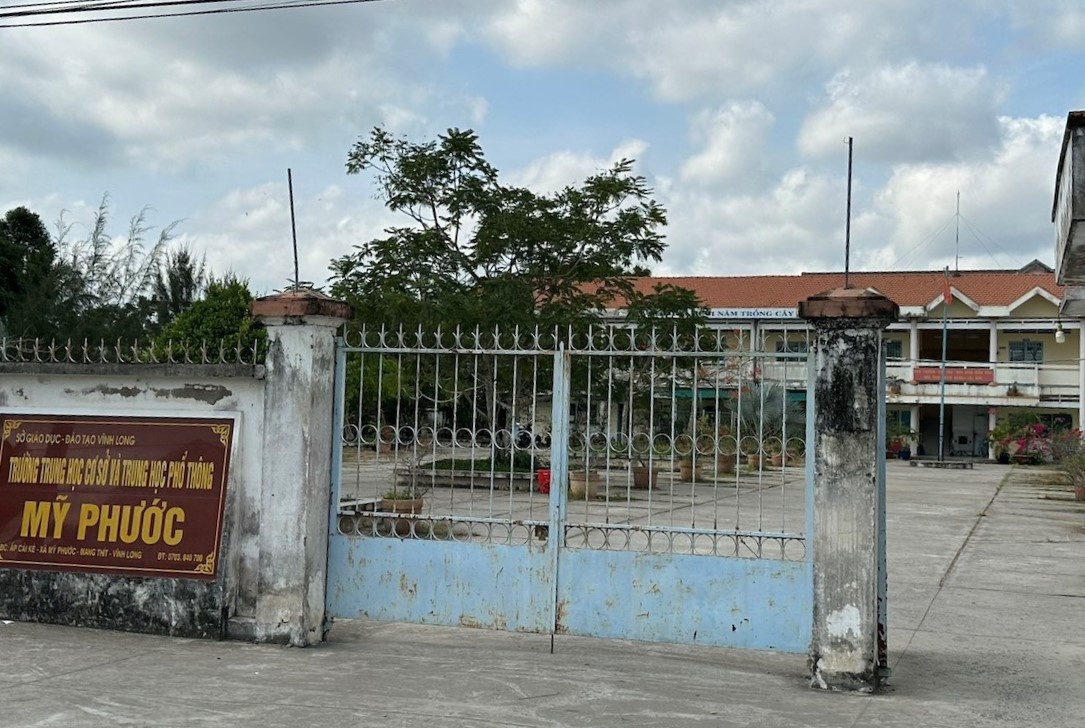 Thay giao bi to sam so nu sinh, sua diem bai thi hinh anh