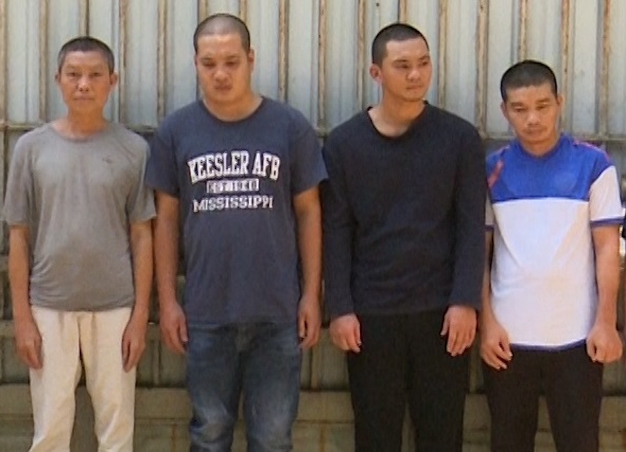 Khoi to, bat giam 10 nguoi to chuc danh bac hinh anh