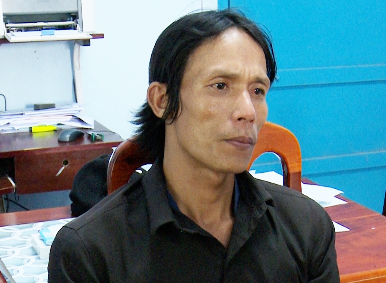 Nguoi dan ong co nhieu tien an lua dao xe om hinh anh