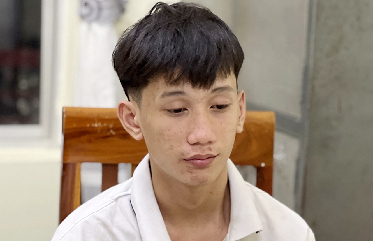 Thieu nien bi chem gan dut lia ban tay hinh anh