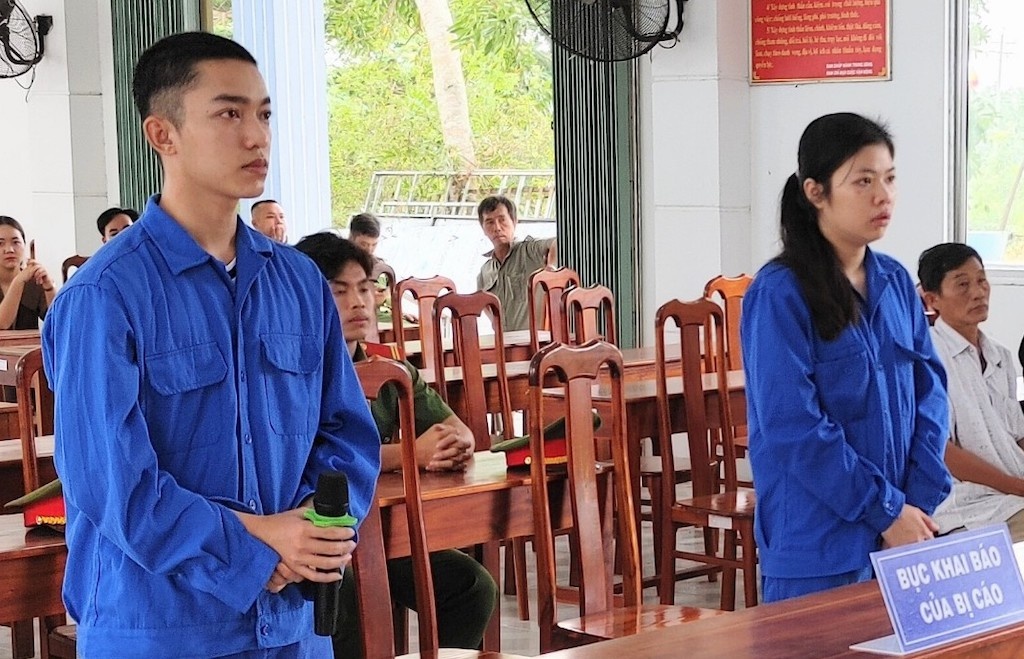 Cuop tiem vang, cap vo chong linh an hinh anh