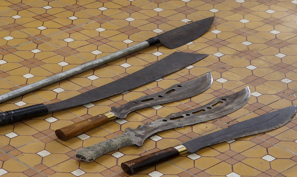 Nhom thanh nien cam hung khi duoi chem nguoi hinh anh