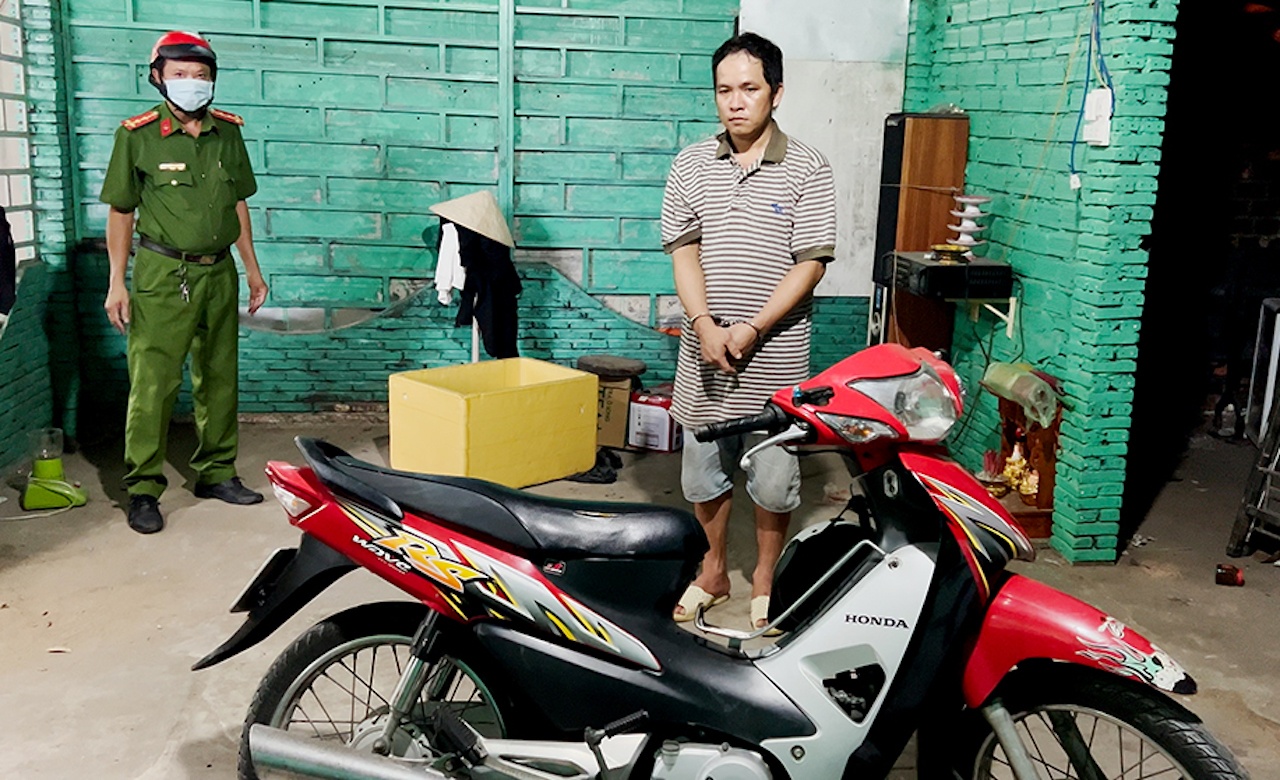 Di nho ve sinh roi lay trom xe may hinh anh