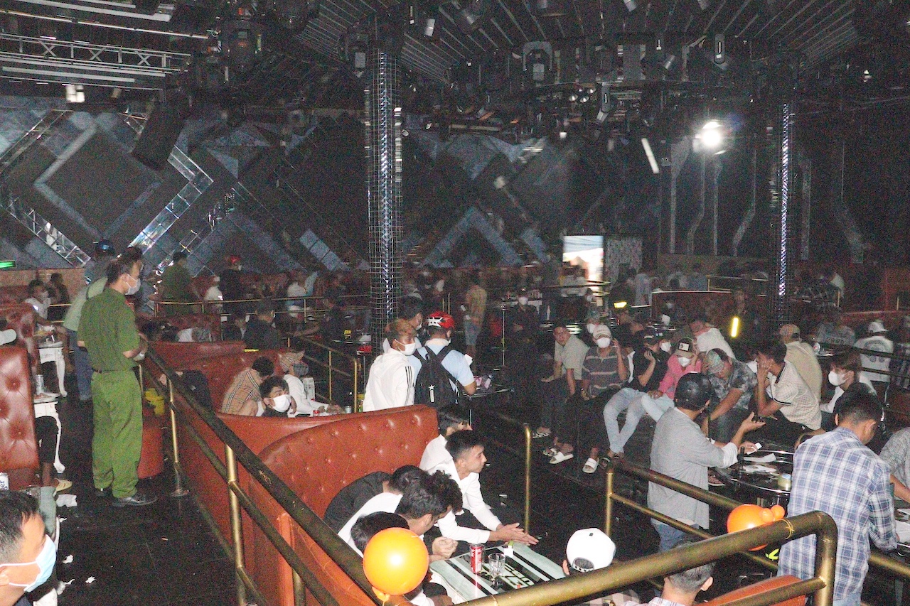 Phat hien 56 thanh nien duong tinh voi ma tuy tai Beer Club N68 hinh anh