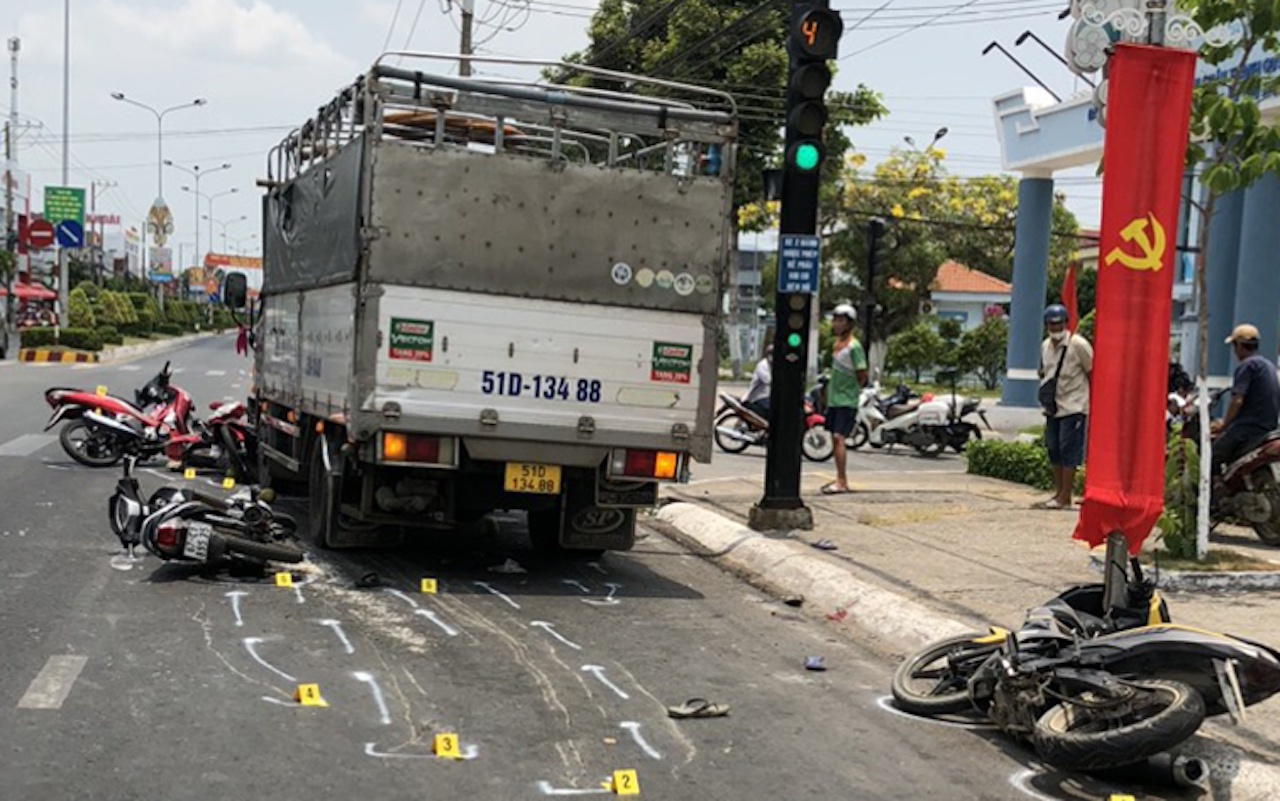 Xe tai tong xe may anh 2