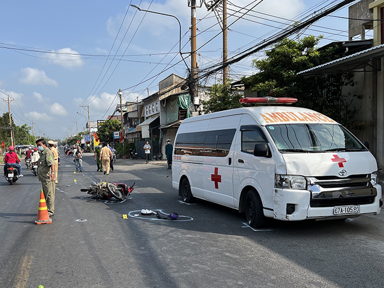 Tai nan xe cuu thuong anh 1