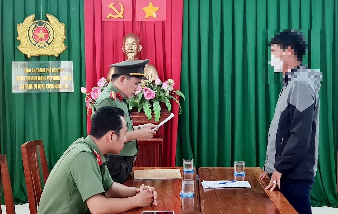 2 Facebooker bị phạt ảnh 1 2 Facebooker bi phat anh 1