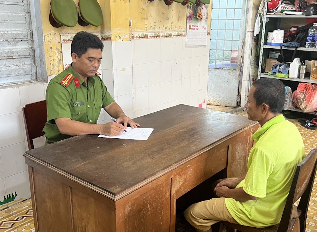 Bat chong bao hanh vo anh 1