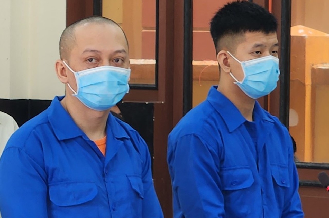 Nhom bi cao linh an tu vi bat giu, danh dap chu no hinh anh