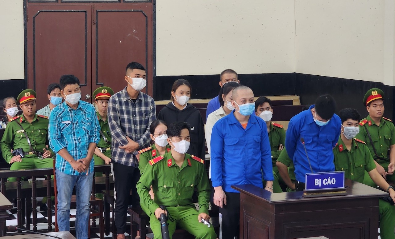 Bat chu no danh dap anh 1