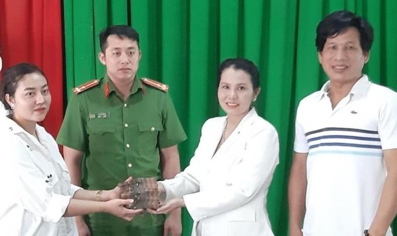 Cap vo chong nhat duoc 200 trieu dong tim nguoi tra lai hinh anh