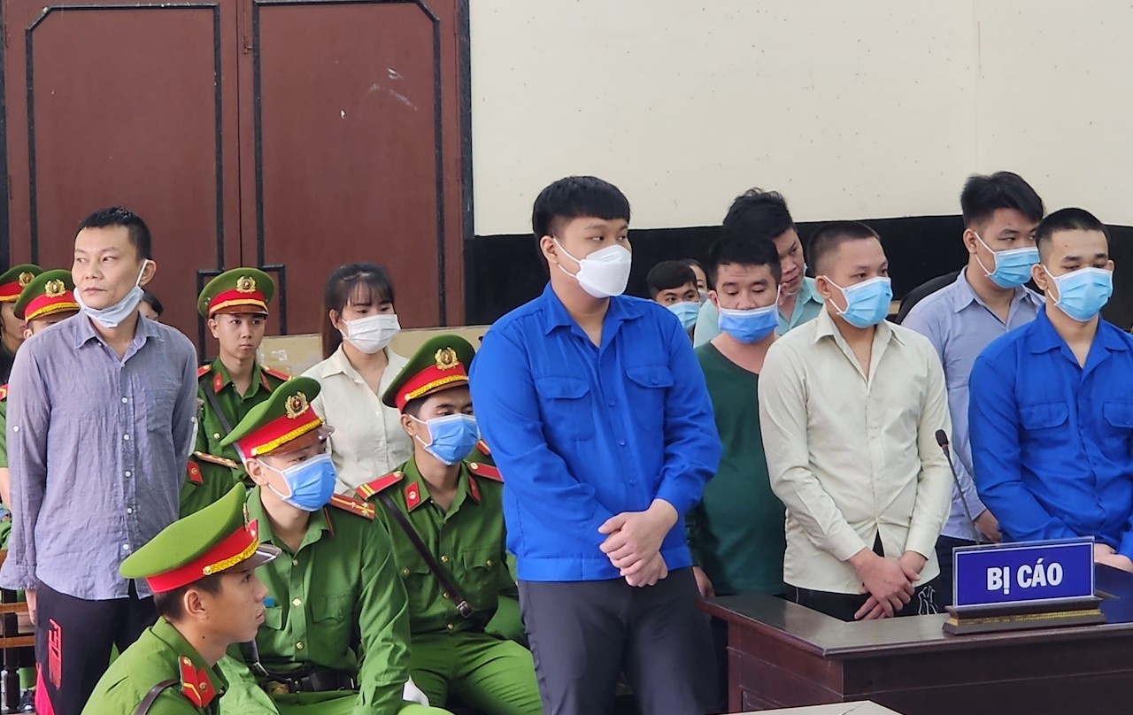 Xet xu 9 bi cao lam, tang tru va luu hanh tien gia hinh anh