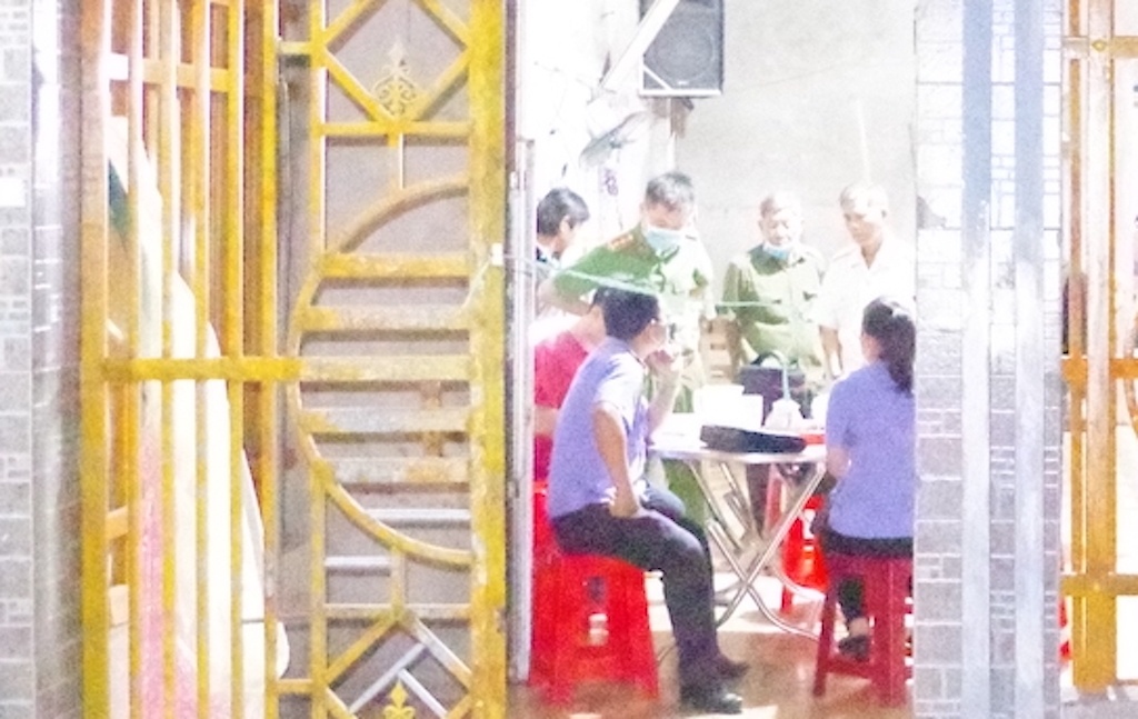 Hai vo chong duoc phat hien tu vong trong dem hinh anh