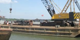 Han dien tren sa lan, mot nguoi chet o duoi song hinh anh