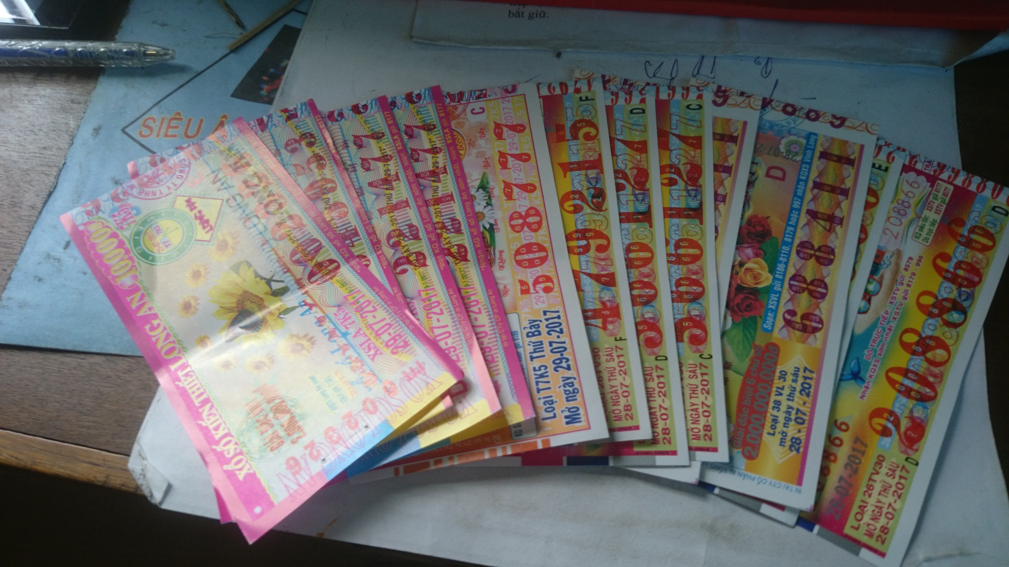 Ban ve so dao, lua nhieu nguoi tren 2,5 ty dong hinh anh