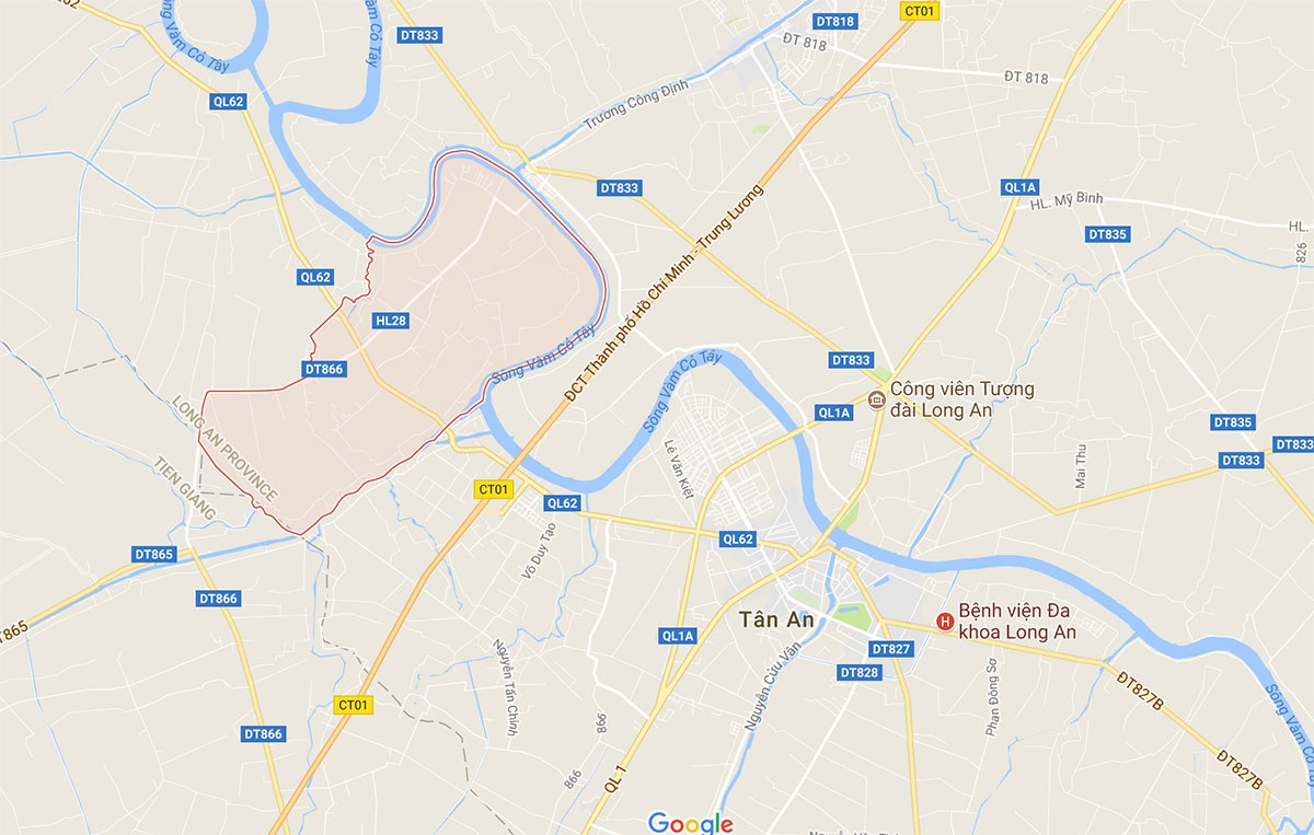 Tai xe va cham mo to lam 2 nguoi thuong vong bo tron anh 2