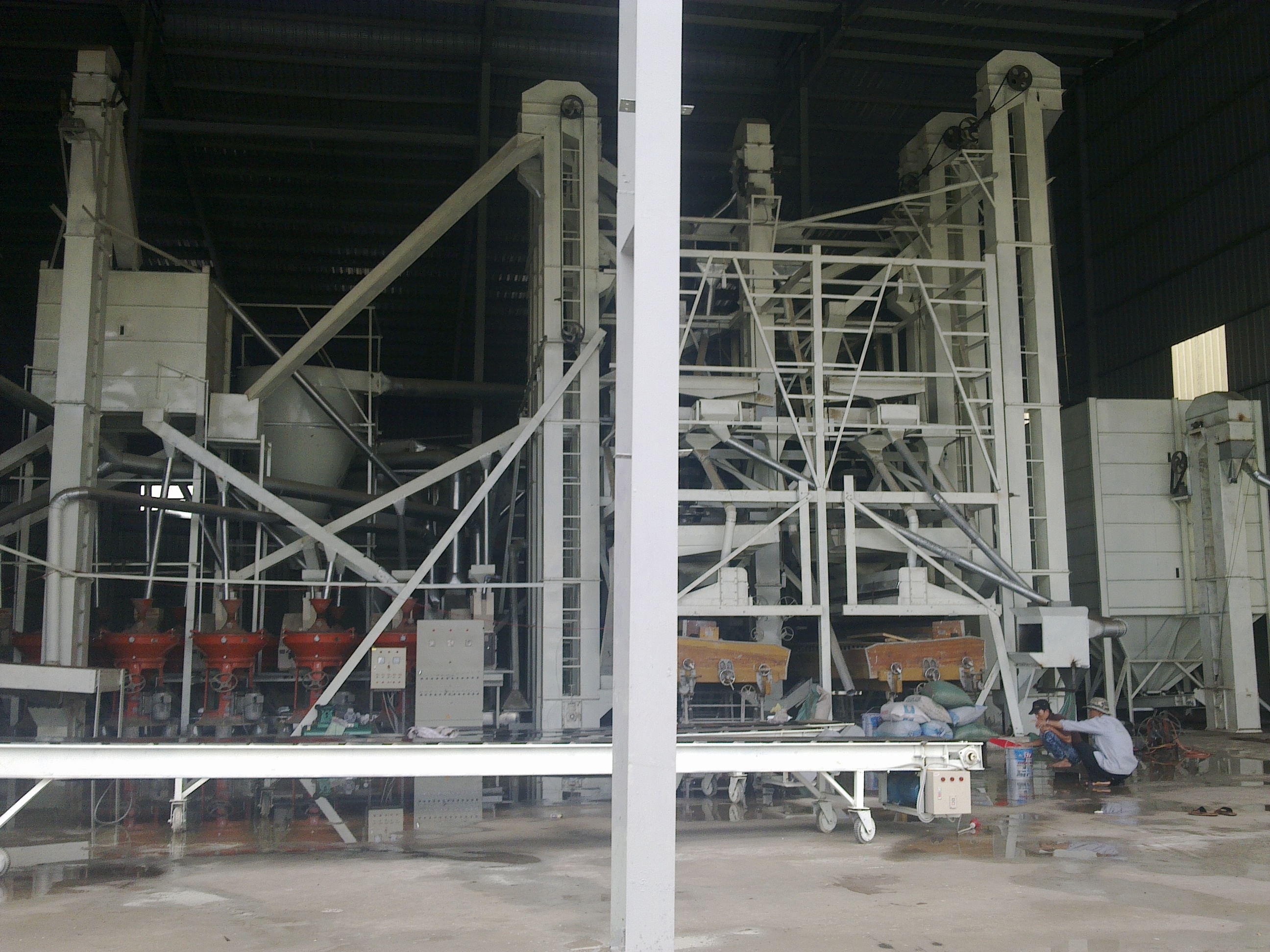 Roi may xay xat, mot thieu nien thiet mang hinh anh