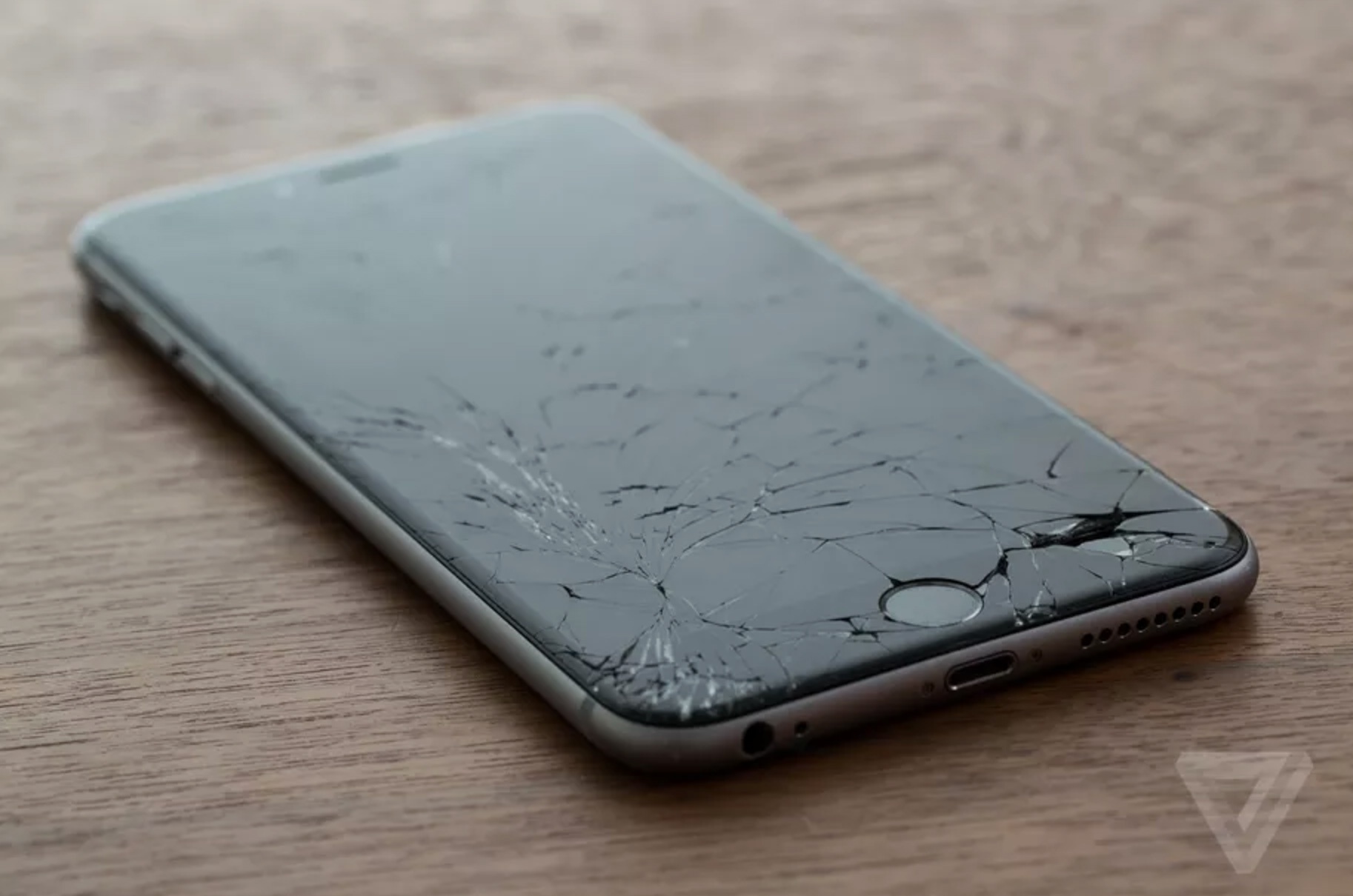 Vi sao Apple muon lam ra smartphone kho sua chua? hinh anh