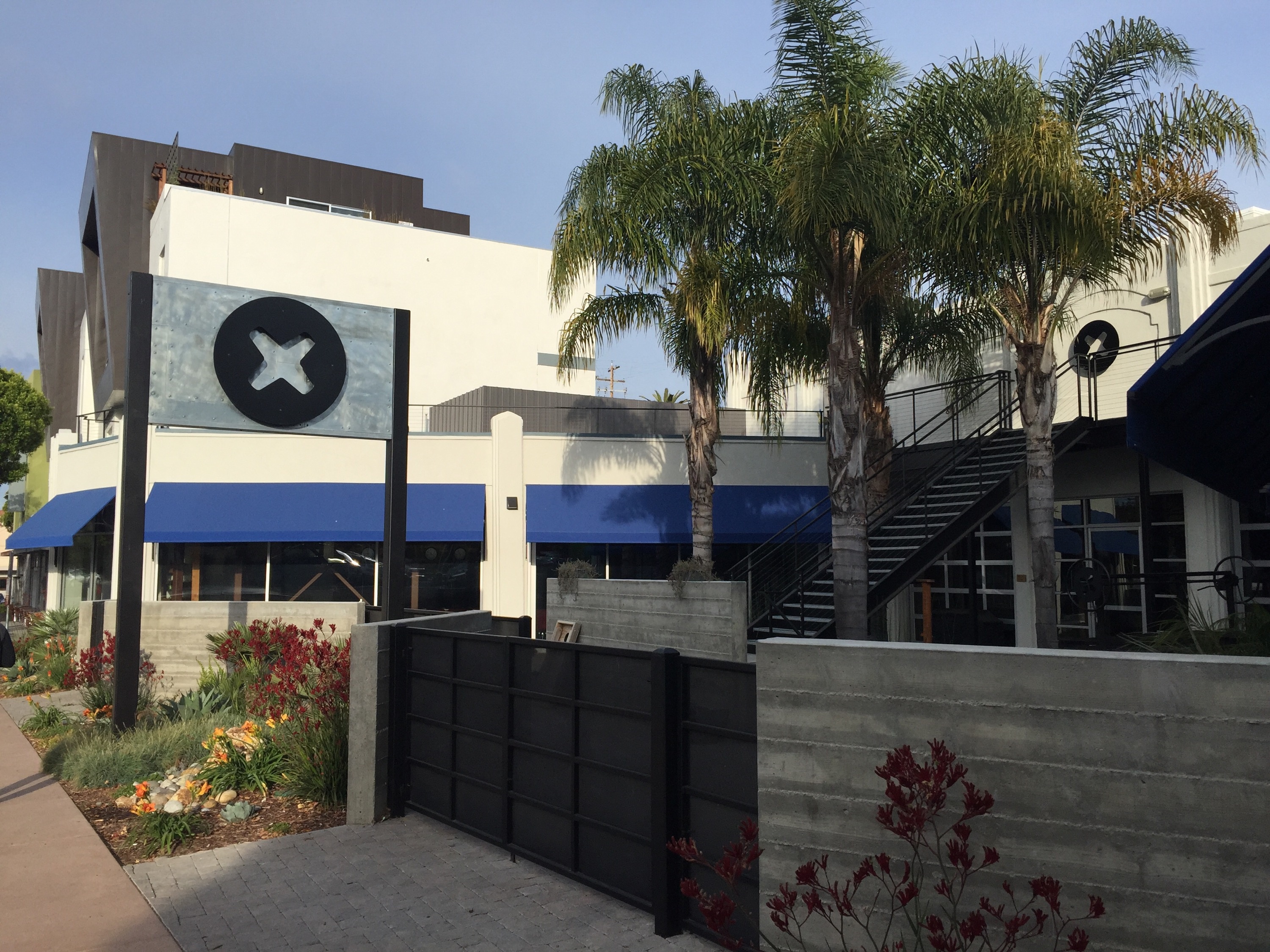 công ty iFixit chuyên mổ xẻ iPhone ảnh 4 cong ty iFixit chuyen mo xe iPhone anh 4