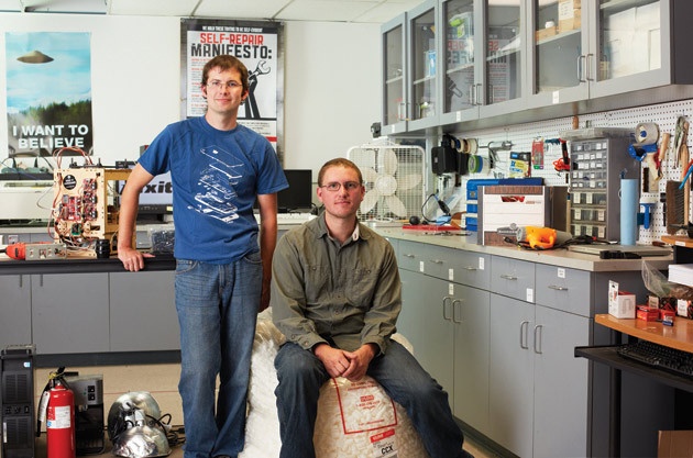 công ty iFixit chuyên mổ xẻ iPhone ảnh 5 cong ty iFixit chuyen mo xe iPhone anh 5