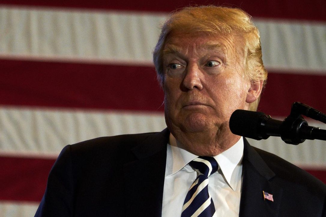 Tiep tuc dang tweet gay han, ong Trump co the bi chan Twitter hinh anh