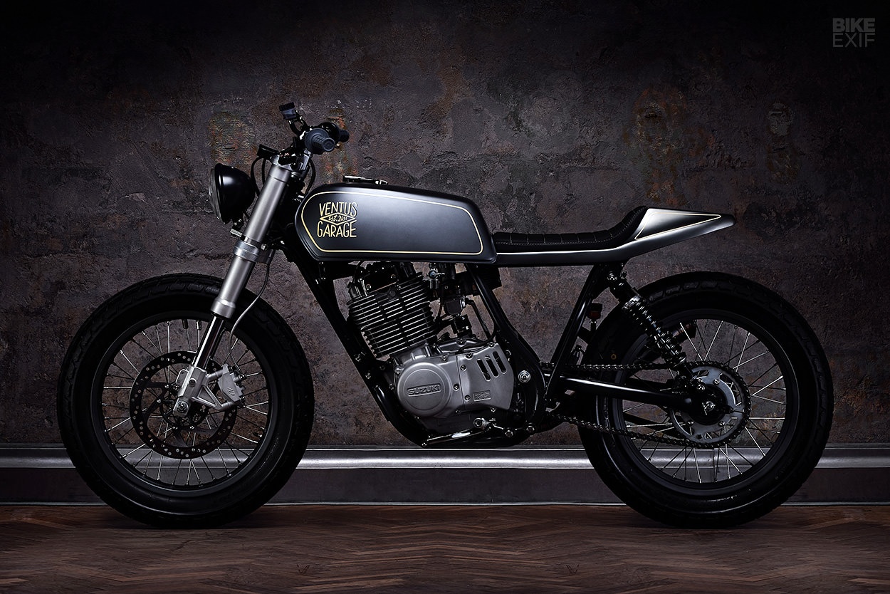 Mau do Suzuki GN400 Street Tracker day lang tu tu Ba Lan hinh anh
