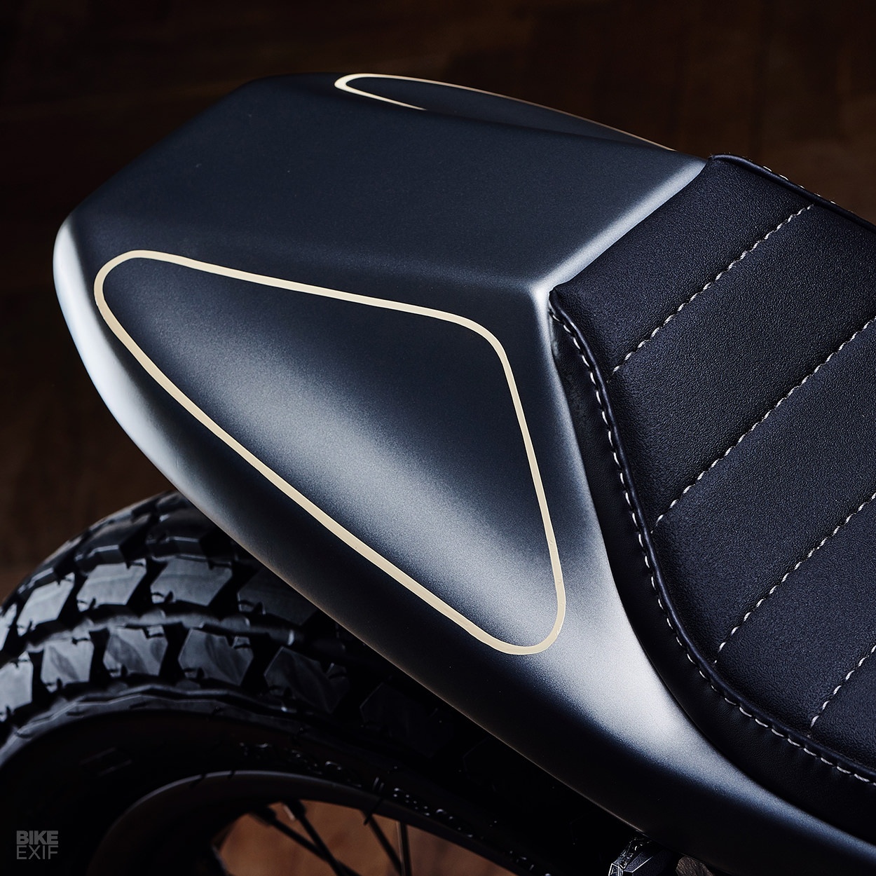 Xe do Suzuki GN400 Street Tracker anh 9