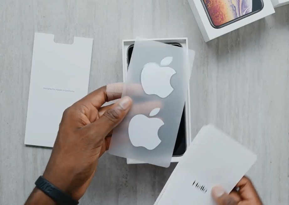 mo hop iPhone XS Max anh 2