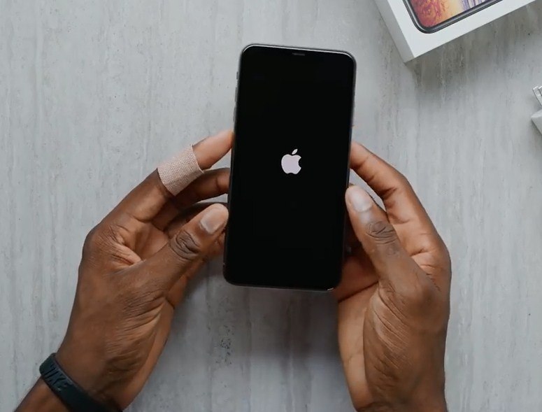 mo hop iPhone XS Max anh 6