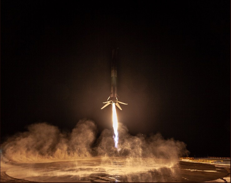 Falcon 9 cua SpaceX ha canh thanh cong lan thu 12 hinh anh