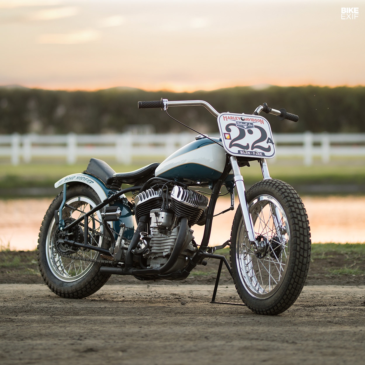 Chi tiet Harley WLA lot xac thanh phong cach Flat Tracker o My hinh anh