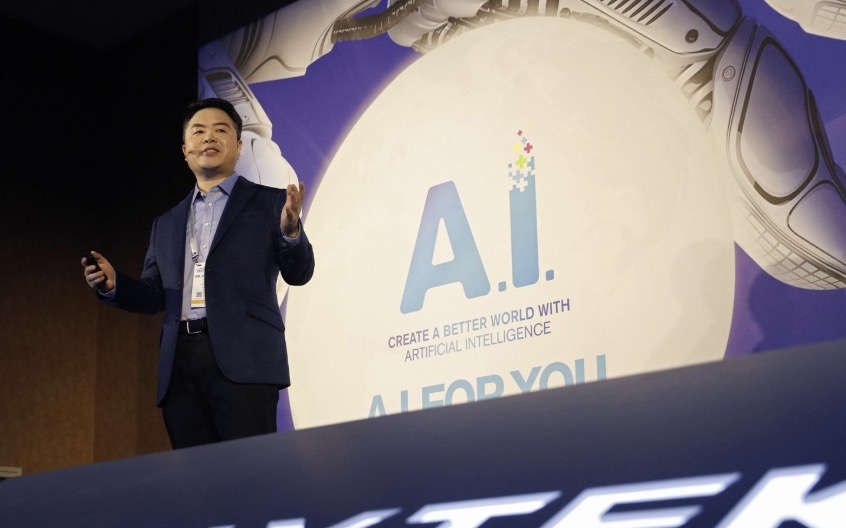 Cang thang voi My, TQ tram lang o su kien cong nghe lon nhat the gioi hinh anh