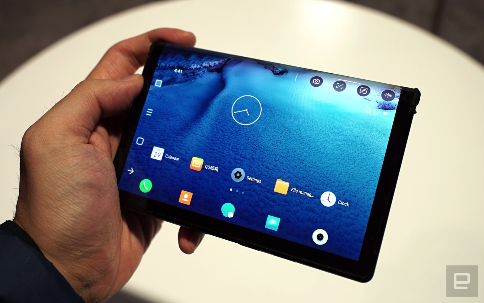 Can canh FlexPai - smartphone uon deo dung chip Snapdragon 855 hinh anh