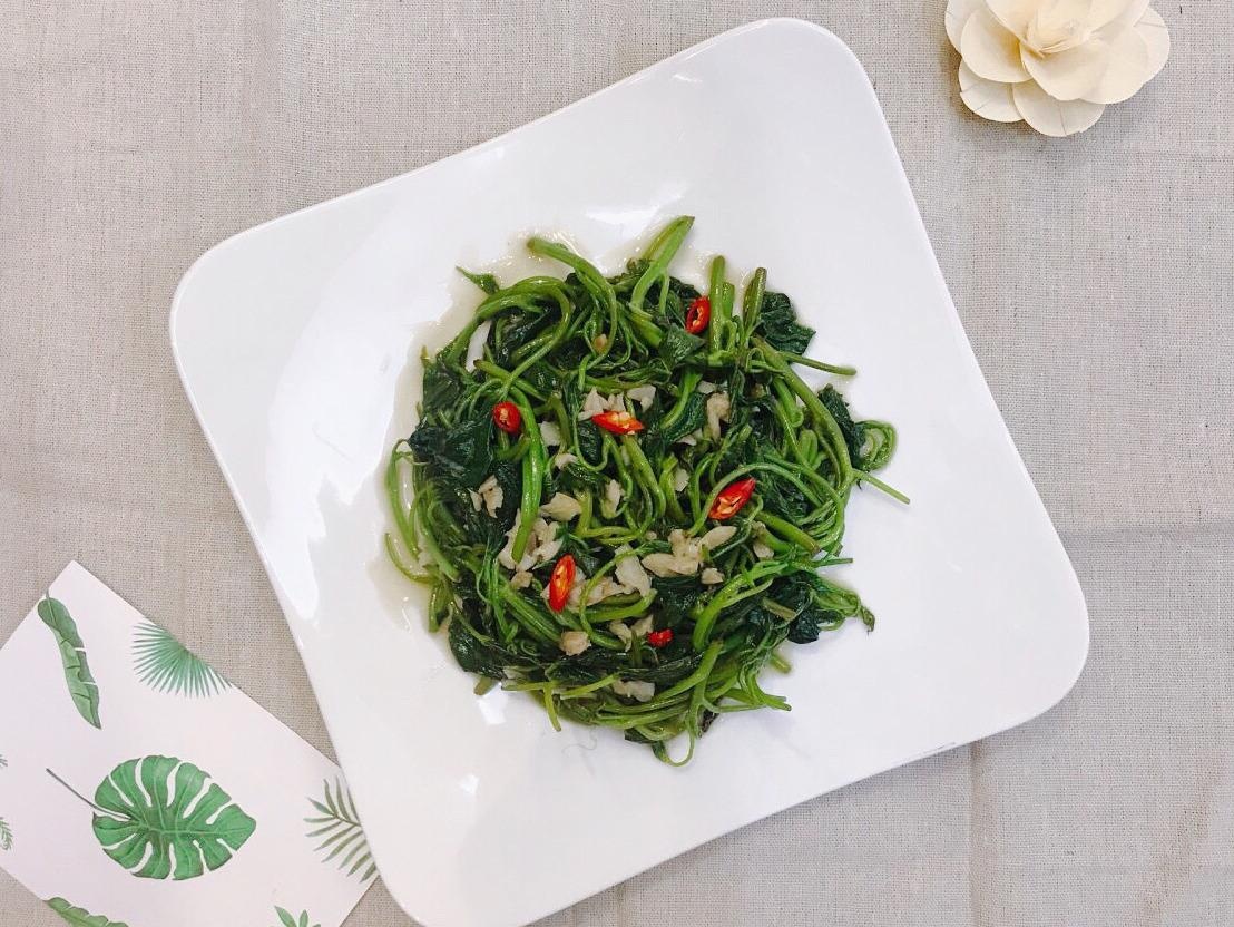 Toi nay an gi: Rau lang xao toi ot ngon, gion tham vi hinh anh