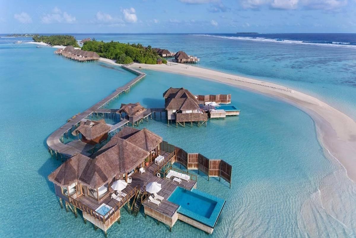 Khach san duoi nuoc anh 8