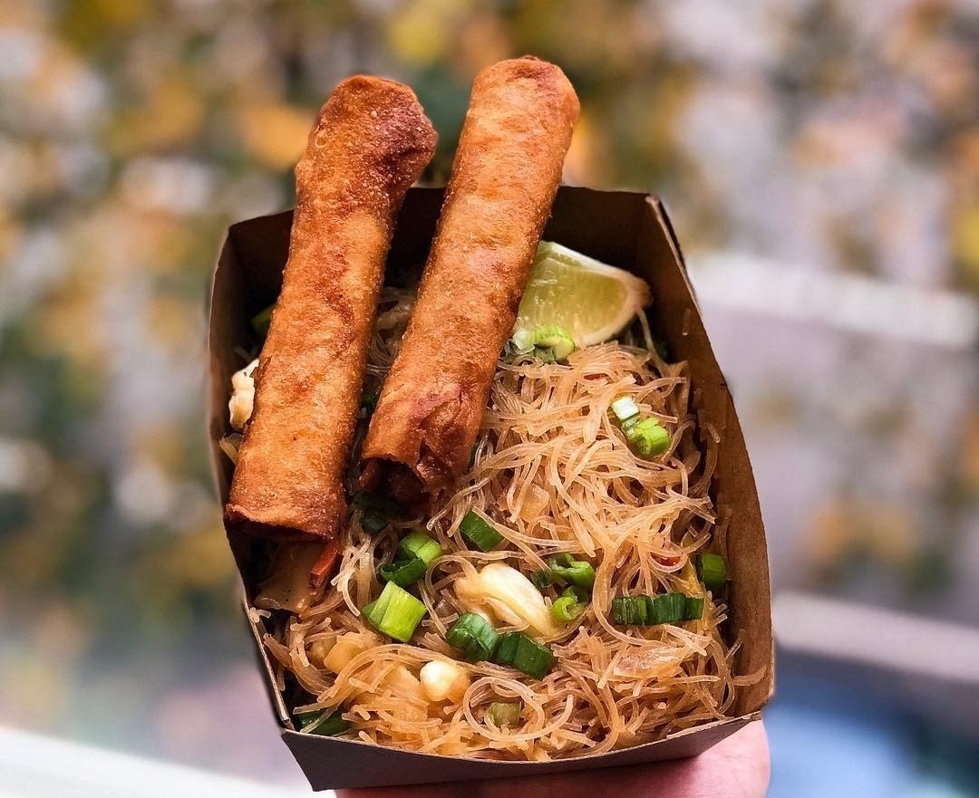 10 mon an hap dan cho co dong vien khi den Philippines xem AFF hinh anh