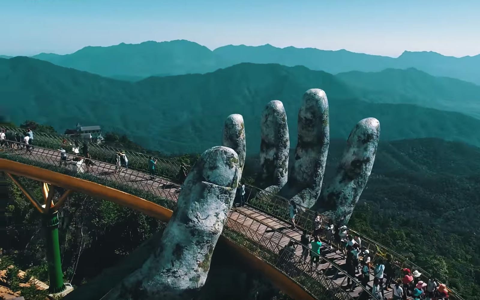 Cau Vang Da Nang anh 1