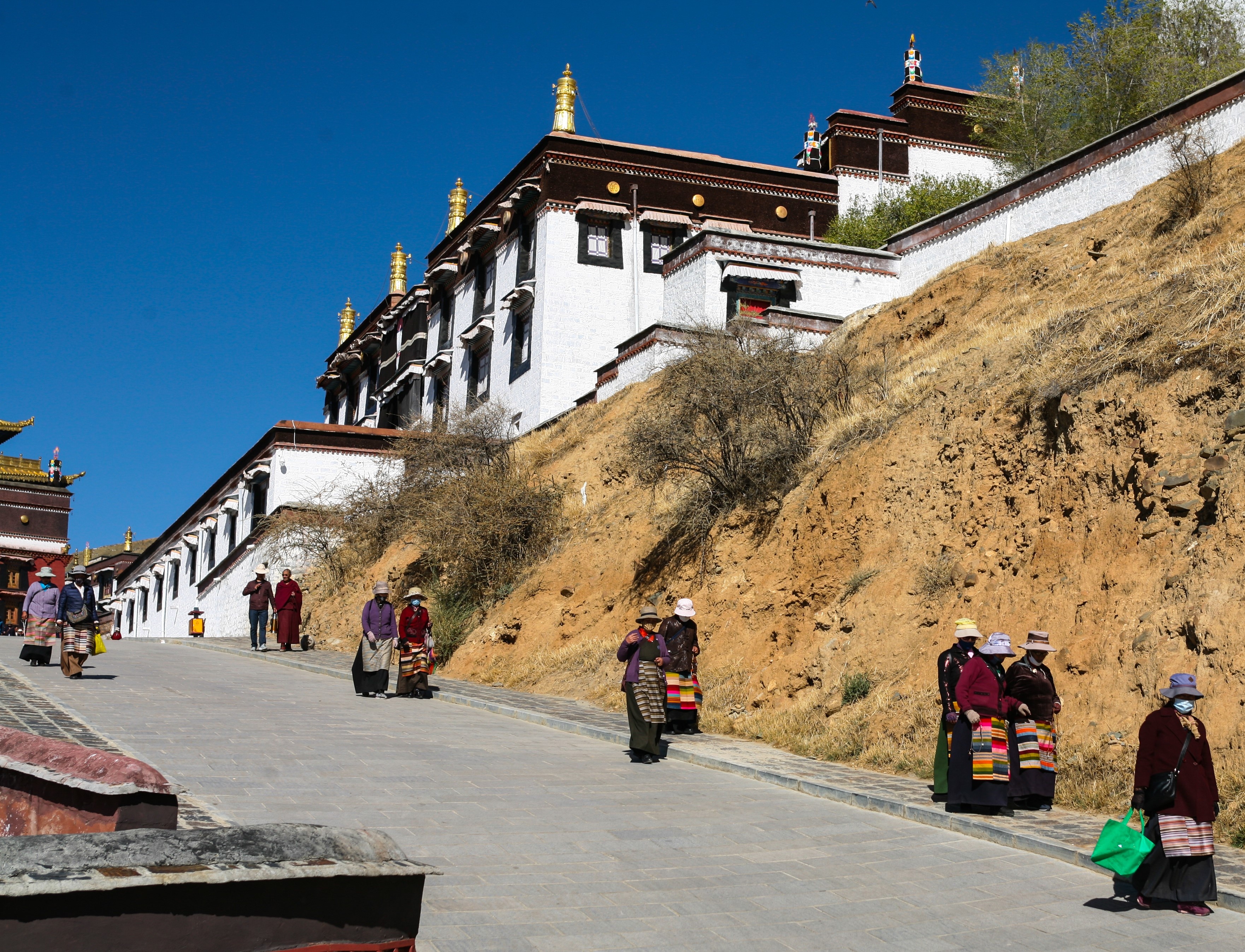 Du lich Tay Tang anh 55